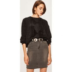 Answear - Sweter. Czarne swetry damskie ANSWEAR, s, bez wzorów, z poliesteru, bez rękawów, bez kaptura. W wyprzedaży za 59,90 zł.
