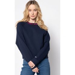 Bluza Tommy Jeans Tjw Branded DW0DW07554. Niebieskie bluzy damskie Tommy Jeans, l, bez wzorów, z bawełny, bez rękawów, bez kaptura. W wyprzedaży za 339,00 zł.
