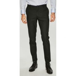 Jack & Jones - Spodnie. Czarne spodnie męskie Jack & Jones, na co dzień, bez wzorów, z elastanu, casualowe. W wyprzedaży za 119,90 zł.
