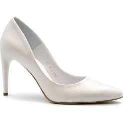 Perłowe eleganckie skórzane szpilki 275C. Białe szpilki Neścior, na co dzień, bez wzorów, ze skóry, eleganckie, bez obcasa, na szpilce, bez zapięcia. W wyprzedaży za 259,00 zł.