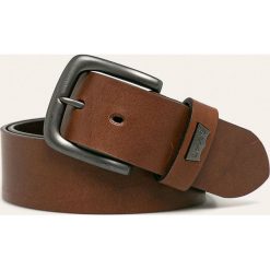 Levi's - Pasek skórzany. Pomarańczowe paski męskie Levi's®, w paski, ze skóry. W wyprzedaży za 179,90 zł.