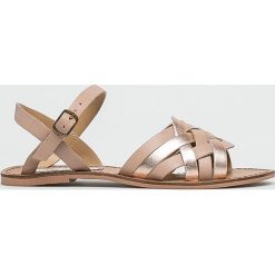 Steve Madden - Sandały Oscar. Szare klapki damskie Steve Madden, bez wzorów, ze skóry, bez obcasa, na płaskiej podeszwie. W wyprzedaży za 199,90 zł.