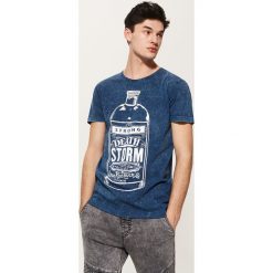 T-shirt z nadrukiem - Wielobarwn. Szare t-shirty męskie z nadrukiem marki Ombre Clothing, m. Za 39,99 zł.