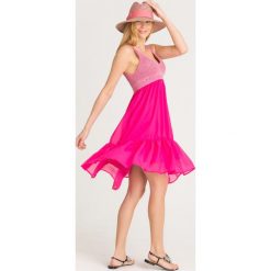 SUKIENKA Twinset U&B. Czerwone sukienki damskie Twinset U&B, na co dzień, s, z aplikacjami, z dzianiny, bez kołnierzyka, bez rękawów, mini, proste. Za 405,00 zł.