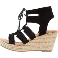 Sandały damskie: Minnetonka LEIGHTON Sandały na platformie black