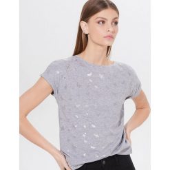 Koszulka z nadrukiem - Szary. Szare koszulki damskie Mohito, s, z nadrukiem. Za 39,99 zł.
