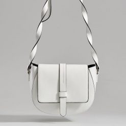 Torebka saddle bag z długim paskiem - Biały. Białe torebki klasyczne damskie marki Mohito, bez wzorów, bez dodatków. Za 89,99 zł.