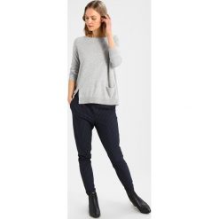Swetry klasyczne damskie: Stefanel Sweter grey melange