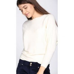 Kremowy Sweter Boastful. Białe bez kategorii marki Born2be, xl, z materiału, z okrągłym kołnierzem. Za 44,99 zł.