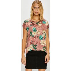 Jacqueline de Yong - Top Felice. Różowe topy damskie marki Jacqueline de Yong, m, z poliesteru, z okrągłym kołnierzem. W wyprzedaży za 34,90 zł.