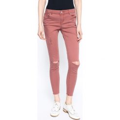 Review - Jeansy. Szare jeansy damskie Review, z elastanu, z obniżonym stanem. W wyprzedaży za 69,90 zł.