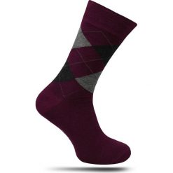 Klasyczne Bordowe Bawełniane Skarpetki w Romby -Chattier- Casualowe, Męskie SKCH0089casual. Czerwone skarpetki męskie Chattier, bez wzorów, z bawełny. Za 12,90 zł.
