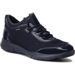 Półbuty GEOX - D Nebula X B D82BHB 000AS C4002 Navy. Niebieskie półbuty damskie Geox, bez wzorów, ze skóry ekologicznej, bez obcasa, na płaskiej podeszwie, bez zapięcia. W wyprzedaży za 379,00 zł.