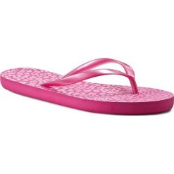 Japonki GUESS - Animal Print Flip-Flops E62Z71 RUB58 A463 N. Różowe klapki damskie Guess, z aplikacjami, z tworzywa sztucznego, bez obcasa. W wyprzedaży za 109,00 zł.