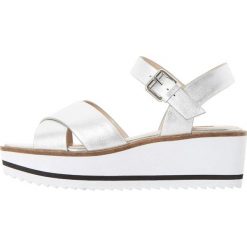 Dune London KASSIUS Sandały na platformie silver. Szare sandały damskie marki Dune London, bez wzorów, ze skóry, bez obcasa, na platformie, bez zapięcia. W wyprzedaży za 351,20 zł.