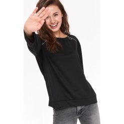 BLUZA DAMSKA NIEROZPINANA, Z SUWAKAMI. Czarne bluzy damskie marki TROLL, na zimę, m, bez wzorów, z dzianiny, bez rękawów, bez kaptura. W wyprzedaży za 44,99 zł.