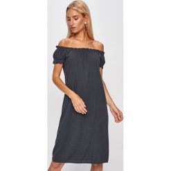 Vero Moda - Sukienka. Niebieskie sukienki damskie Vero Moda, na co dzień, s, bez wzorów, z wiskozy, casualowe, z okrągłym kołnierzem, z krótkim rękawem, krótkie, mini, proste. W wyprzedaży za 49,90 zł.