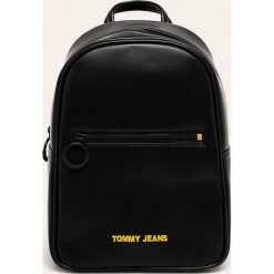 Tommy Jeans - Plecak. Czarne plecaki damskie Tommy Jeans, bez wzorów, z jeansu. Za 399,90 zł.