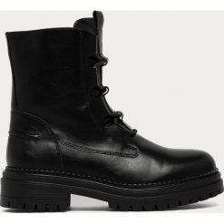 Answear Lab - Workery Super mode. Czarne workery damskie Answear Lab, z gumy, z okrągłym noskiem, bez obcasa, na obcasie, na zamek. Za 199,90 zł.