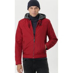 Bordowa Kurtka Medindie. Czerwone marynarki męskie Born2be, xxl, z dzianiny, długie. Za 139,99 zł.