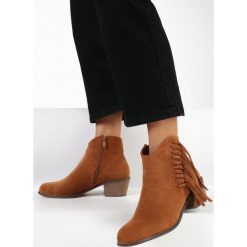 Camelowe Botki Irinreia. Brązowe botki damskie Born2be, bez obcasa, na obcasie, bez zapięcia. Za 119,99 zł.
