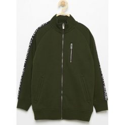 Bluzy chłopięce: Bluza z nadrukiem na plecach – Khaki