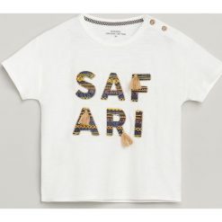 Bawełniany t-shirt z chwostami - Kremowy. Białe t-shirty męskie Reserved, bez wzorów, z bawełny, bez kołnierzyka. Za 35,99 zł.