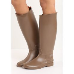 Ciemnobeżowe Kalosze Slider. Brązowe kalosze damskie Born2be, bez wzorów, z tworzywa sztucznego. Za 59,99 zł.