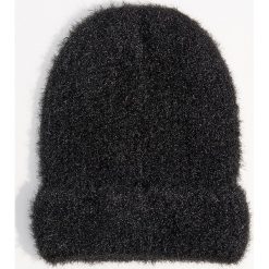 Czapka beanie z połyskującym włosiem - Czarny. Czarne czapki damskie Mohito. Za 39,99 zł.