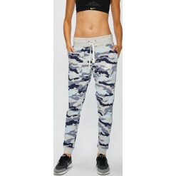 Nike Sportswear - Spodnie. Szare bryczesy damskie Nike Sportswear, s, z bawełny. W wyprzedaży za 159,90 zł.