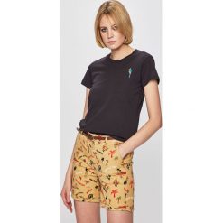 Review - Top. Czarne bluzki damskie Review, s, bez wzorów, z bawełny, casualowe, z okrągłym kołnierzem, z krótkim rękawem. W wyprzedaży za 39,90 zł.