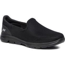Półbuty SKECHERS - Go Walk 5 15901/BBK Black. Czarne półbuty damskie Skechers, na co dzień, bez wzorów, ze skóry ekologicznej, bez obcasa, na płaskiej podeszwie, bez zapięcia. Za 259,00 zł.