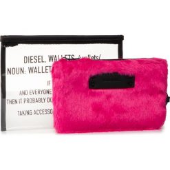 Kosmetyczka DIESEL - Brelinda X06772 P3183 Transparent/Fuxia H8008. Różowe kosmetyczki męskie Diesel, bez wzorów, z tkaniny. Za 299,00 zł.
