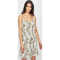 Vero Moda - Sukienka. Czarne sukienki damskie Vero Moda, na co dzień, s, bez wzorów, z wiskozy, casualowe, z okrągłym kołnierzem, bez rękawów, mini, proste. W wyprzedaży za 89,90 zł.