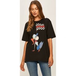 Love Moschino - T-shirt. Czarne bluzki damskie Love Moschino, m, z nadrukiem, z elastanu, casualowe, z okrągłym kołnierzem, z krótkim rękawem. W wyprzedaży za 299,90 zł.