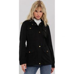Czarna Kurtka Lola. Czarne kurtki damskie other, s, bez wzorów, casualowe, bez kaptura. Za 119,99 zł.