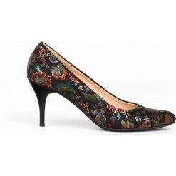Szpilki - skóra naturalna - model 972 - kolor czarne liście. Czarne czółenka damskie Zapato, bez wzorów, ze skóry, bez obcasa, na szpilce. Za 319,00 zł.