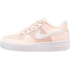 Nike Sportswear AIR FORCE 1 LV8 (GS) Tenisówki i Trampki crimson tint/sail/white. Różowe buty dziewczęce sportowe Nike Sportswear, ze skóry. Za 359,00 zł.