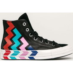 Converse - Trampki. Czarne trampki i tenisówki damskie Converse, bez wzorów, z gumy, na sznurówki. W wyprzedaży za 219,90 zł.