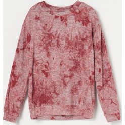 Wzorzysta bluza z miękkiej dzianiny - Różowy. Różowe bluzy damskie Reserved, bez wzorów, z dzianiny, bez rękawów, bez kaptura. Za 29,99 zł.
