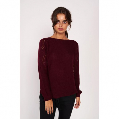 Sweter w kolorze bordowym. Czerwone swetry klasyczne damskie Dioxide, s, z dekoltem w łódkę. W wyprzedaży za 89,95 zł.