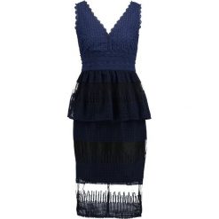 Sukienka w kolorze granatowym. Niebieskie sukienki damskie Kiomi, Mint & Berry, Youturn, z haftami, z falbankami, bez rękawów, midi. W wyprzedaży za 193,95 zł.