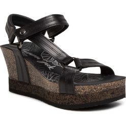 Sandały PANAMA JACK - Violet Nature B2 Pull-Up Negro/Black. Czarne klapki damskie Panama Jack, bez wzorów, ze skóry, bez obcasa, na obcasie. Za 469,00 zł.