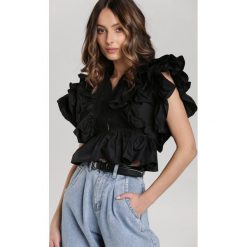Czarna Bluzka Camellie. Czarne bluzki damskie Renee, s, bez wzorów, z gumy, z falbankami, z krótkim rękawem. Za 89,99 zł.