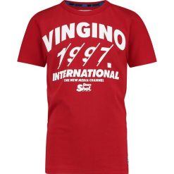 Koszulka "Hilvio" w kolorze czerwonym. Czerwone t-shirty chłopięce Vingino, z nadrukiem, z bawełny, bez rękawów. W wyprzedaży za 49,95 zł.