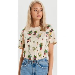 Koszulka all over - Kremowy. Białe koszulki damskie Cropp, s, bez wzorów, bez kołnierzyka. Za 39,99 zł.