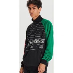 Bluza typu truck jacket - Czarny. Czarne bluzy męskie Cropp, s, bez wzorów, bez kołnierzyka, bez rękawów, bez kaptura. Za 119,99 zł.