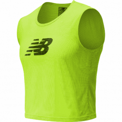 Piłkarski znacznik MT710140FLY. Koszulki męskie New Balance, s, bez wzorów, sportowe, bez kołnierzyka, bez rękawów. W wyprzedaży za 29,99 zł.