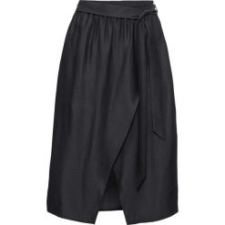 Spódnica z paskiem z modalu bonprix czarny. Czarne spódniczki damskie bonprix, bez wzorów, eleganckie, kopertowe. Za 129,99 zł.