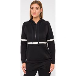 Bluza DKNY YI2019416. Czarne bluzy damskie DKNY, l, bez wzorów, bez rękawów, bez kaptura. W wyprzedaży za 299,00 zł.